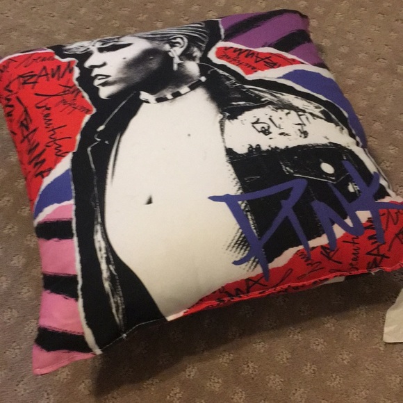 Pink throw pillow - Picture 2 of 4